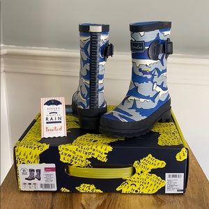 Joules boys rain boots. Shark print size 12